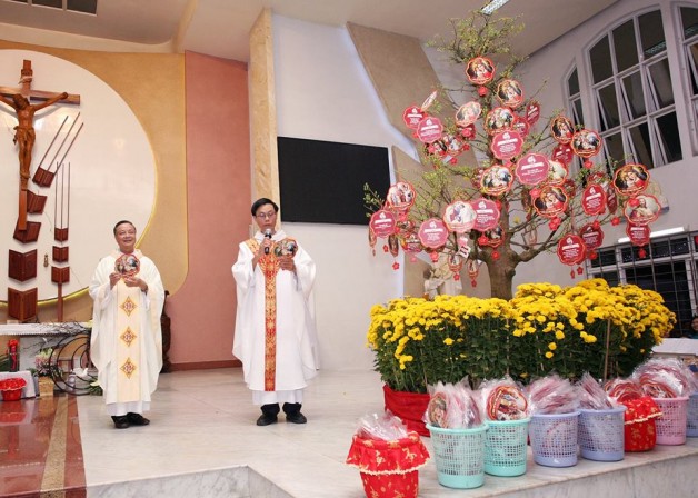 THÃNH LỄ GIAO THỪA ÄÓN XUÂN MẬU TUẤT 2018