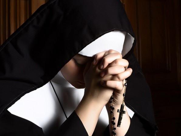 MẶC CẢM LÀ ”NỮ TU”?