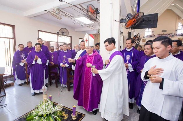 GIÁO PHẬN PHAN THIẾT : LỄ GIỖ 1 NĂM CẦU CHO ĐỨC GIÁM MỤC GIUSE VŨ DUY THỐNG