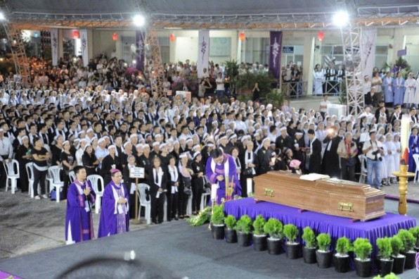 Trá»±c tuyến: Thánh lá»… an táng Äức cố Tổng Giám mục Phaolô Bùi Văn Äá»c