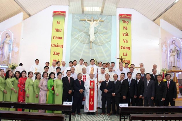 GIÁO XỨ LỘC HƯNG : THÁNH LỄ ĐẶT VIÊN ĐÁ XÂY DỰNG NHÀ THỜ