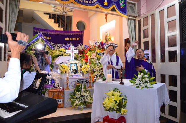 27.4,2018 GX Tân Việt kính viếng Bà Cố Cha Maximo Ngô Vĩnh Hy.