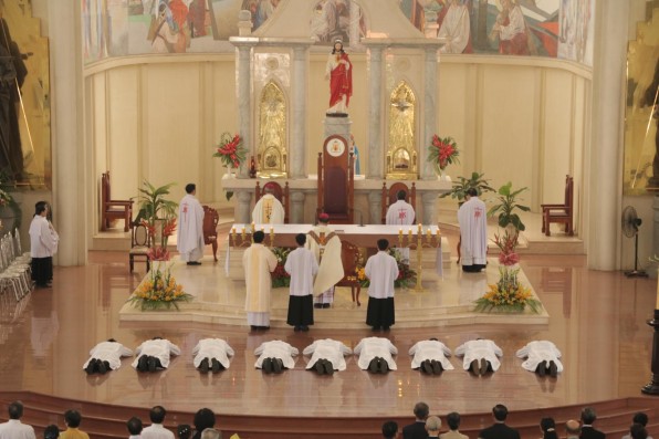 GIÃO PHẬN PHÚ CƯỜNG : THÃNH LỄ PHONG CHỨC PHÓ TẾ