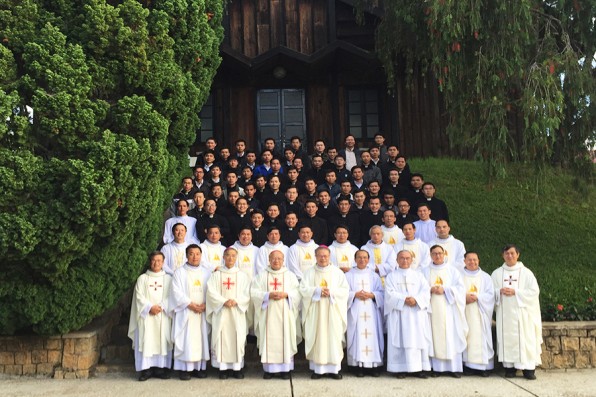 Äại Diện Giáo Pháºn Thanh Hóa Chà o Mừng Äức Tân Giám Mục Tại Äà Lạt