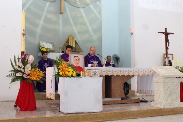 GIÁO XỨ LỘC HƯNG : LỄ MÃN TANG CHA CỐ PHÊRÔ LÃ QUANG HIỆU