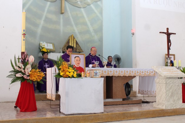 GIÁO XỨ LỘC HƯNG : LỄ MÃN TANG CHA CỐ PHÊRÔ LÃ QUANG HIỆU