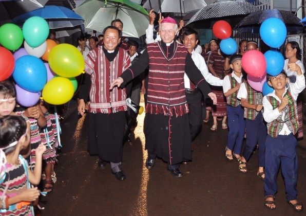 GIÁO PHẬN XUÂN LỘC : THẦN KHÍ CHÚA ĐÃ SAI TÔI ĐI …