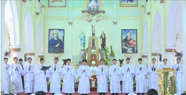 TRUYỀN CHỨC PHÓ TẾ GIÃO PHẬN VINH : Sá»NG CHIỀU KÃCH 3 C