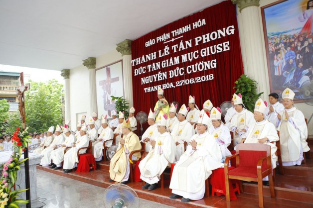 Đại Lễ Tấn Phong Đức Giám Mục Thanh Hóa Giuse Nguyễn Đức Cường