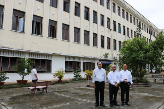 Tin vui Gp. Long Xuyên: Ký kết biên bản nhận lại Đại Chủng viện Thánh Tôma (cũ)