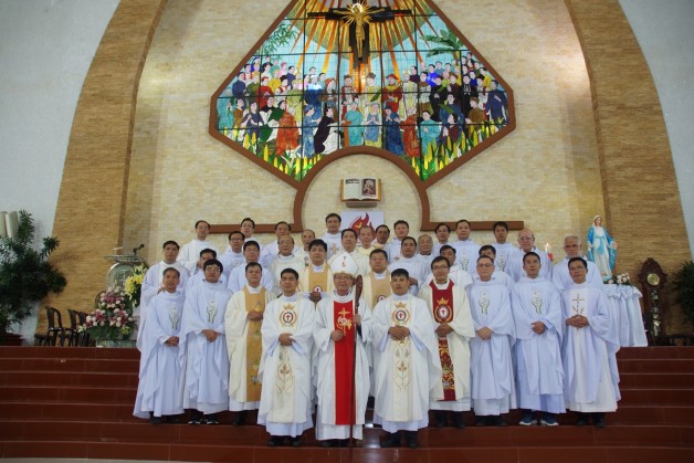 THÁNH LỄ TRUYỀN CHỨC LINH MỤC DÒNG CAMILLO : ANH EM NHỚ GÌN GIỮ, VUN TRỒNG CĂN TÍNH LINH MỤC