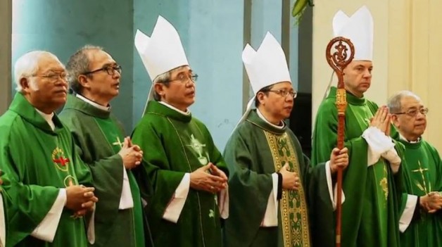 Đức Tổng Giám mục Marek Zalewski dâng Thánh lễ tại nhà thờ Đức Bà – Sài Gòn : Ta ở cùng với Chúa Giêsu hay chống Chúa Giêsu ?