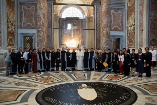 Đức Phanxicô chào mừng các khách hành hương Việt Nam và Trung quốc