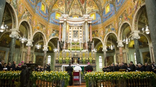 Truyền thống cầu khấn Đức Maria ở đền thánh Pompei