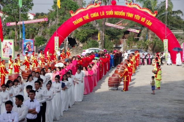 24 GIỜ CHO CHÚA CỦA GIÁO PHẬN VINH