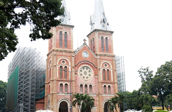 Nhà thờ Đức Bà Sài Gòn 4 năm nữa mới trùng tu xong