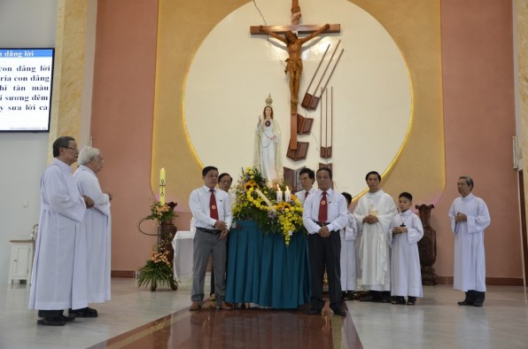 GIÁO XỨ TÂN VIỆT KỶ NIỆM ĐỨC MẸ HIỆN RA TẠI FATIMA.