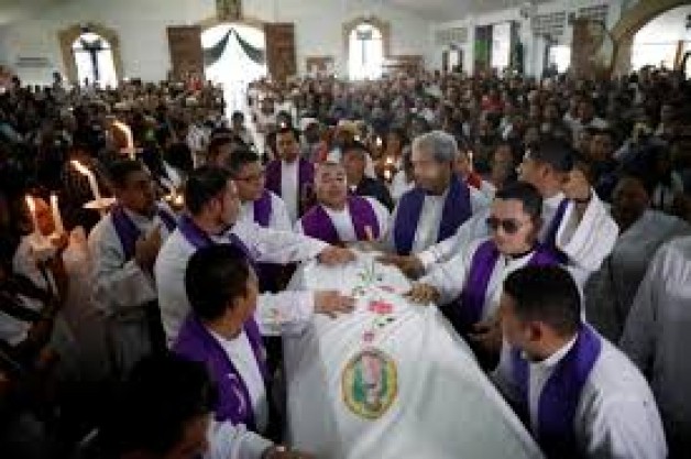 Lễ tang cha Celilio bị giết tại La Majada, El Salvador