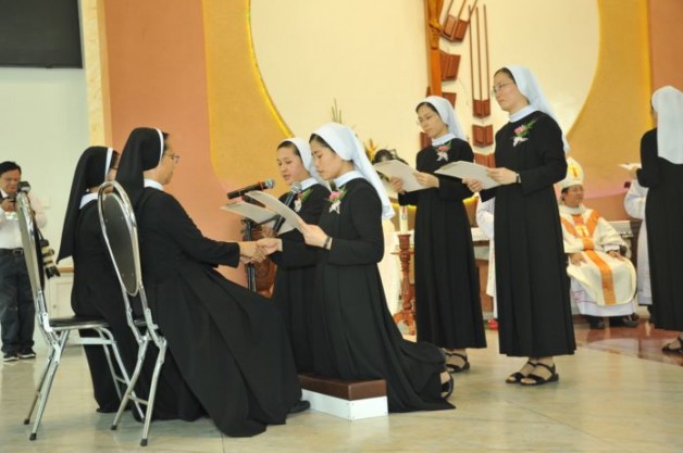 DÒNG MẾN THÁNH GIÁ TÂN VIỆT : HỒNG ÂN THÁNH HIẾN