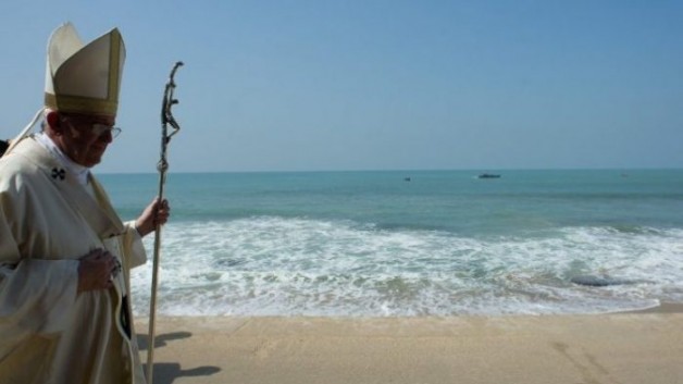 Các phụ kiện phụng vụ dành riêng cho giáo hoàng