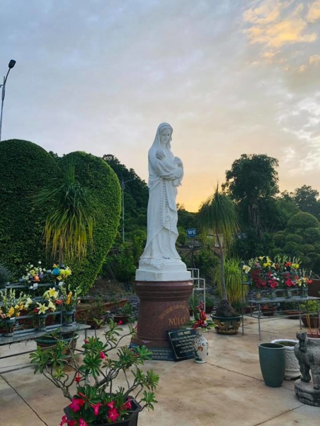 CHIỀU HÈ BÊN MẸ NÚI CÚI