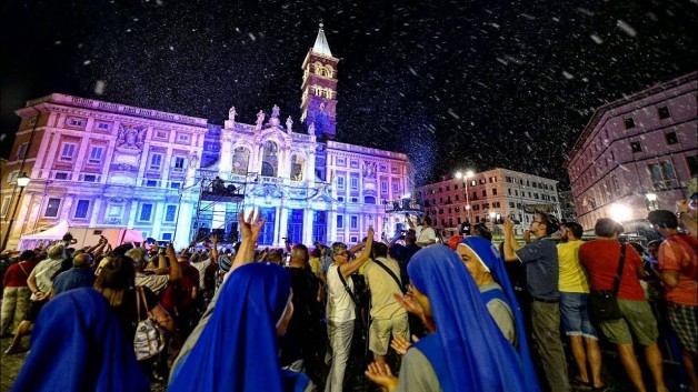 Italia tưng bừng kỷ niệm phép lạ Đức Bà xuống tuyết Madonna Della Neve