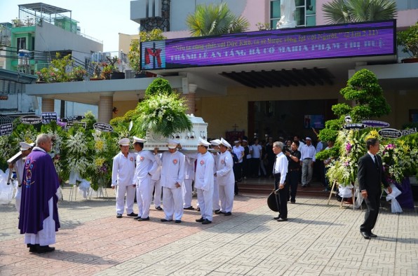 GIÁO XỨ TÂN VIỆT LỄ AN TÁNG BÀ CỐ MARIA PHẠM THỊ HUỆ.