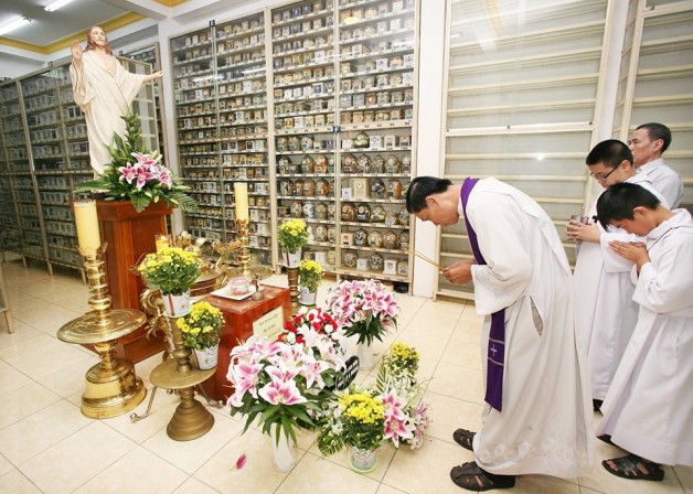 GIÁO XỨ TÂN VIỆT : THÁNH LỄ CẦU CHO CÁC LINH HỒN.