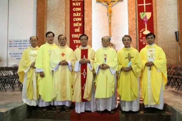 Giáo xứ Tân Việt: mừng đón linh mục tân chánh xứ 25/08/2009.