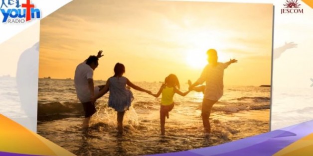 TỔ ẤM GIỮA GIÔNG TỐ