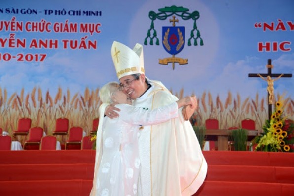 Mẹ và chiếc nhẫn