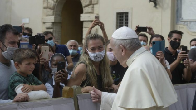 Du khách ở Roma ngạc nhiên trước cơ hội được nhìn thấy ĐTC