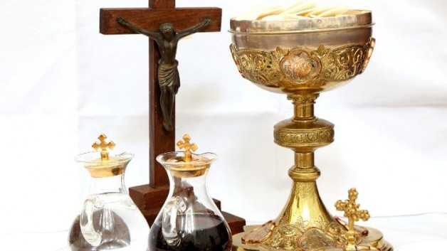 ĐHY Parolin truyền chức linh mục cho 29 phó tế của Opus Dei