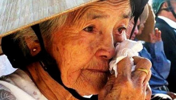 Mười con không nuôi nổi một mẹ