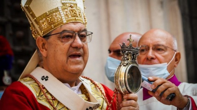 Máu thánh Januarius ở nhà thờ chính tòa Napoli lại hóa lỏng