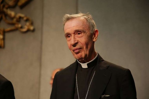 Linh mục Ãi NhÄ© Lan từ chối phục tùng những đỠxuất há»c thuyết cá»§a Vatican