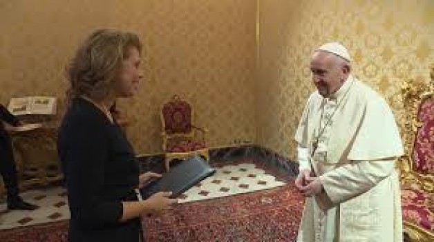 ĐGH Phanxicô và tân đại sứ Liên hiệp Âu châu Alexandra Valkenburg-Roelofs nhấn mạnh cần tăng cường quan hệ