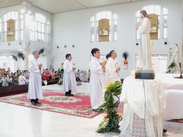 Giáo xứ Tân Việt Đại lễ Lòng Thương Xót Chúa