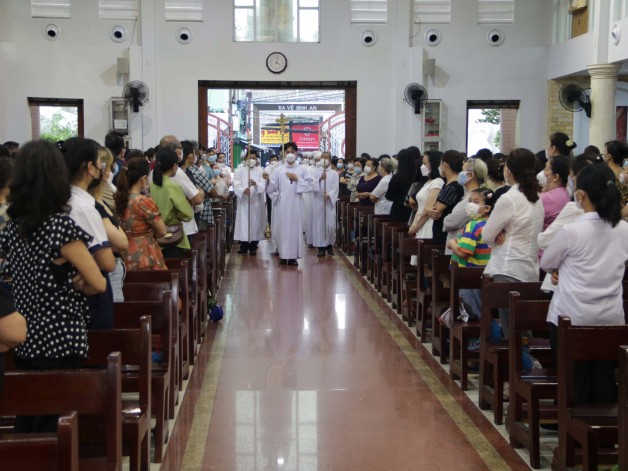 NGHI THỨC RỬA CHÂN