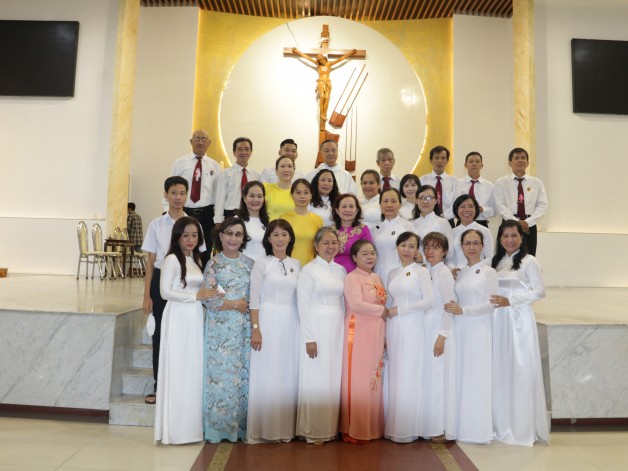 Giáo xứ Tân Việt: Mừng Đại Lễ Kính Lòng Thương Xót Chúa