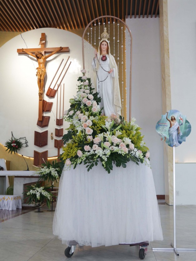Giáo xứ Tân Việt: Kỷ niệm Đức Mẹ hiện ra tại Fatima