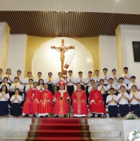 Bài giảng ĐứcTổng Giuse Nguyễn Năng trong thánh lễ Ban Bí Tích thêm Sức cho 109 em tại Giáo xứ Tân Việt