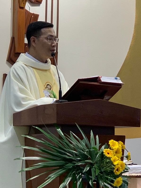 Bài giảng Chúa Nhật III Phục Sinh do cha xứ Giuse Nguyễn Minh Duy giảng lễ