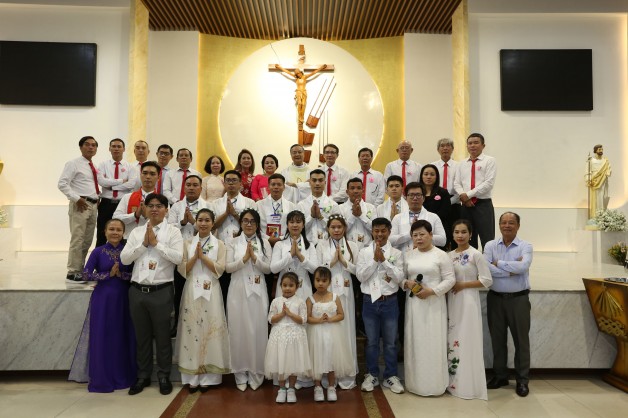Giáo xứ Tân Việt: Rửa Tội Dự Tòng