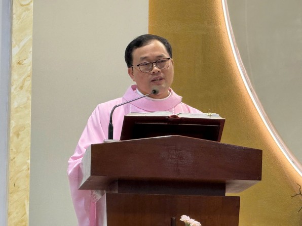 Bài giảng tĩnh tâm mùa chay  Chủ đề TÌNH YÊU VÀ HY VỌNG  ngày thứ hai do cha Đaminh VŨ VĂN ĐẠT giảng phòng.