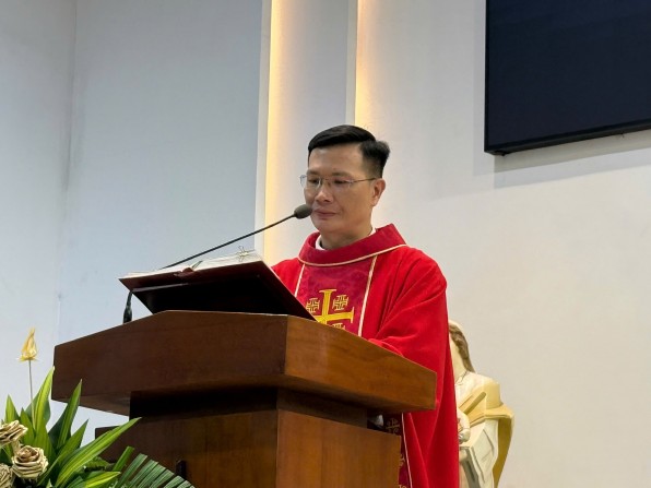 Bài giảng Chúa Nhật lễ Lá  Do cha Phụ tá Giuse giảng lễ