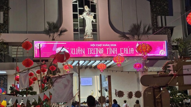 Giáo xứ Tân Việt: Rộn ràng ngày Hội Chợ Xuân Bính Ngọ