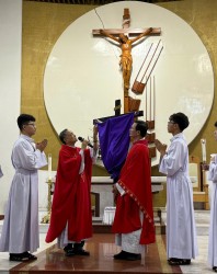 Giáo xứ Tân Việt: Suy Tôn Thánh Giá