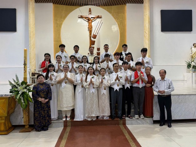 Giáo xứ Tân Việt:  Rửa tội dự tòng