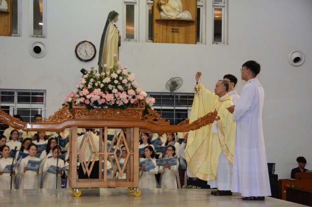 Lễ Kính Thánh Teresa Hài Đồng Giesu Bổn Mạng Giáo Xứ Tân Việt